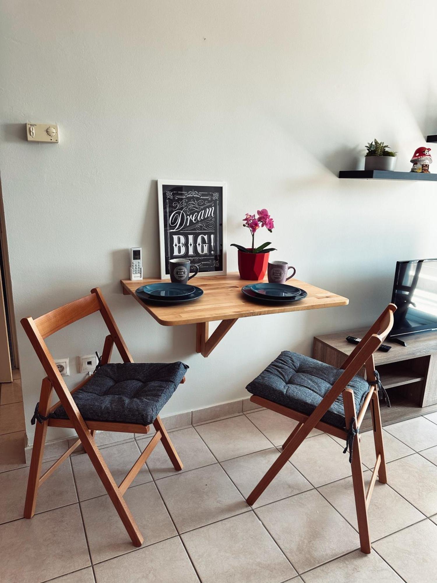 Homely Flat Near Airport Apartment *